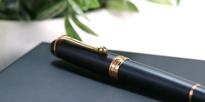 aurora_ 88_black_satin_rose_fountain_pen